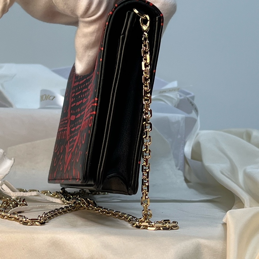 DIOR LIMITED EDITION Black Calfskin Wallet-on-Chain with Red Heart & Club motif - Picture 4 of 12